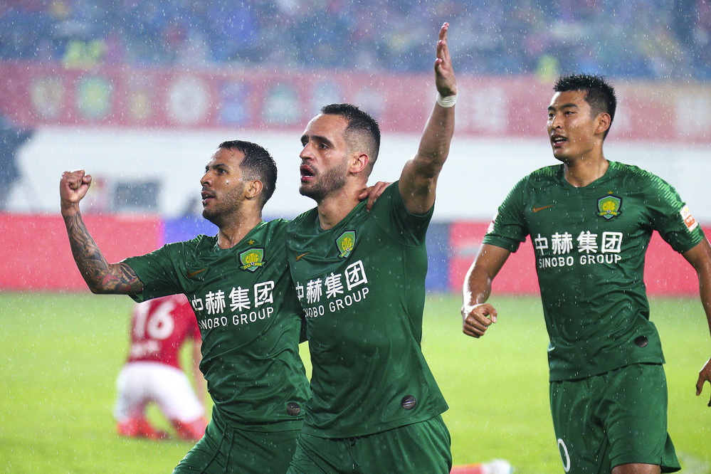 国安客场击败重庆,坚守中超联赛榜首 国安客场击败重庆,坚守中超联赛榜首