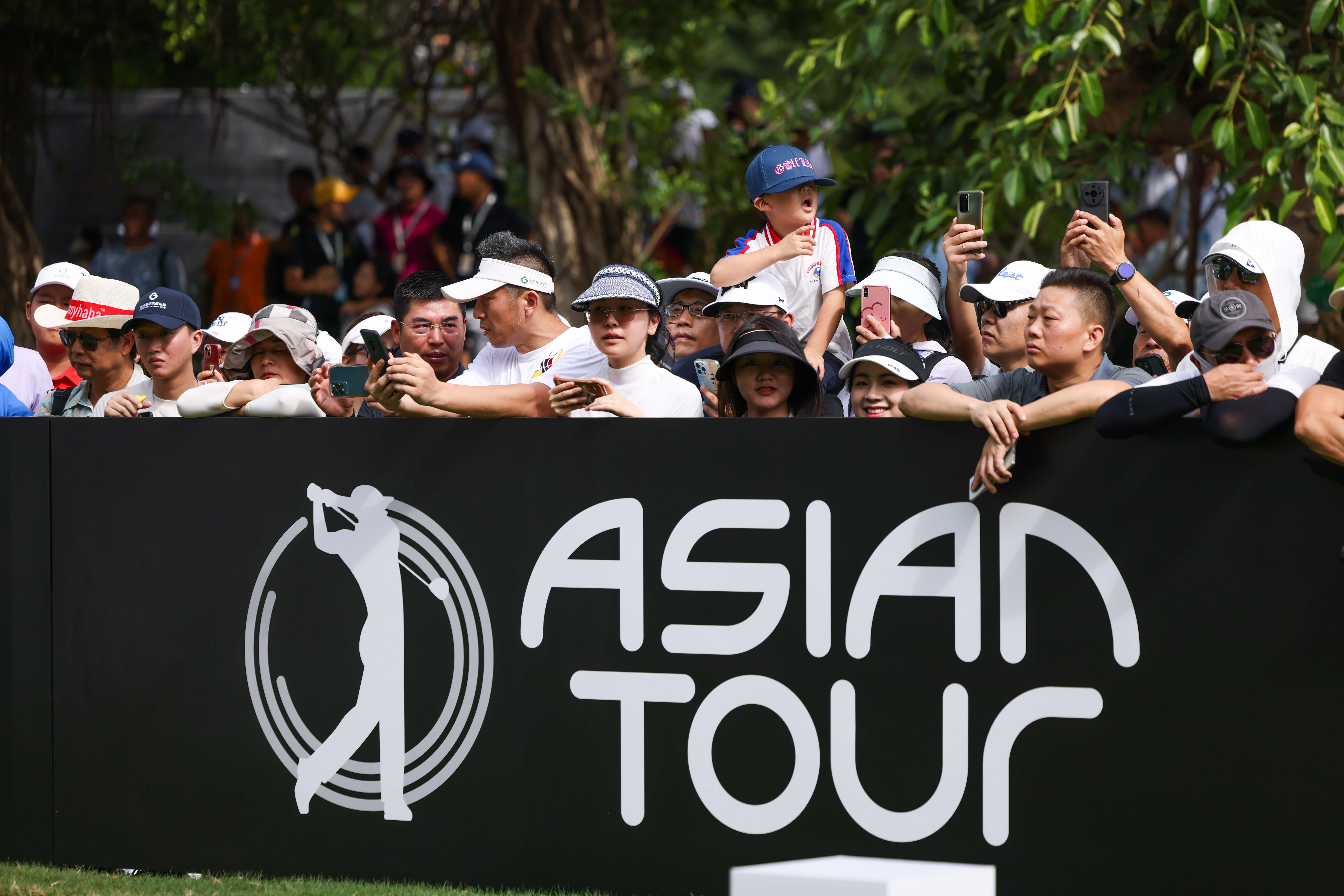 星空体育在线登录-高尔夫比赛激烈竞争，冠军由实力拿下的简单介绍