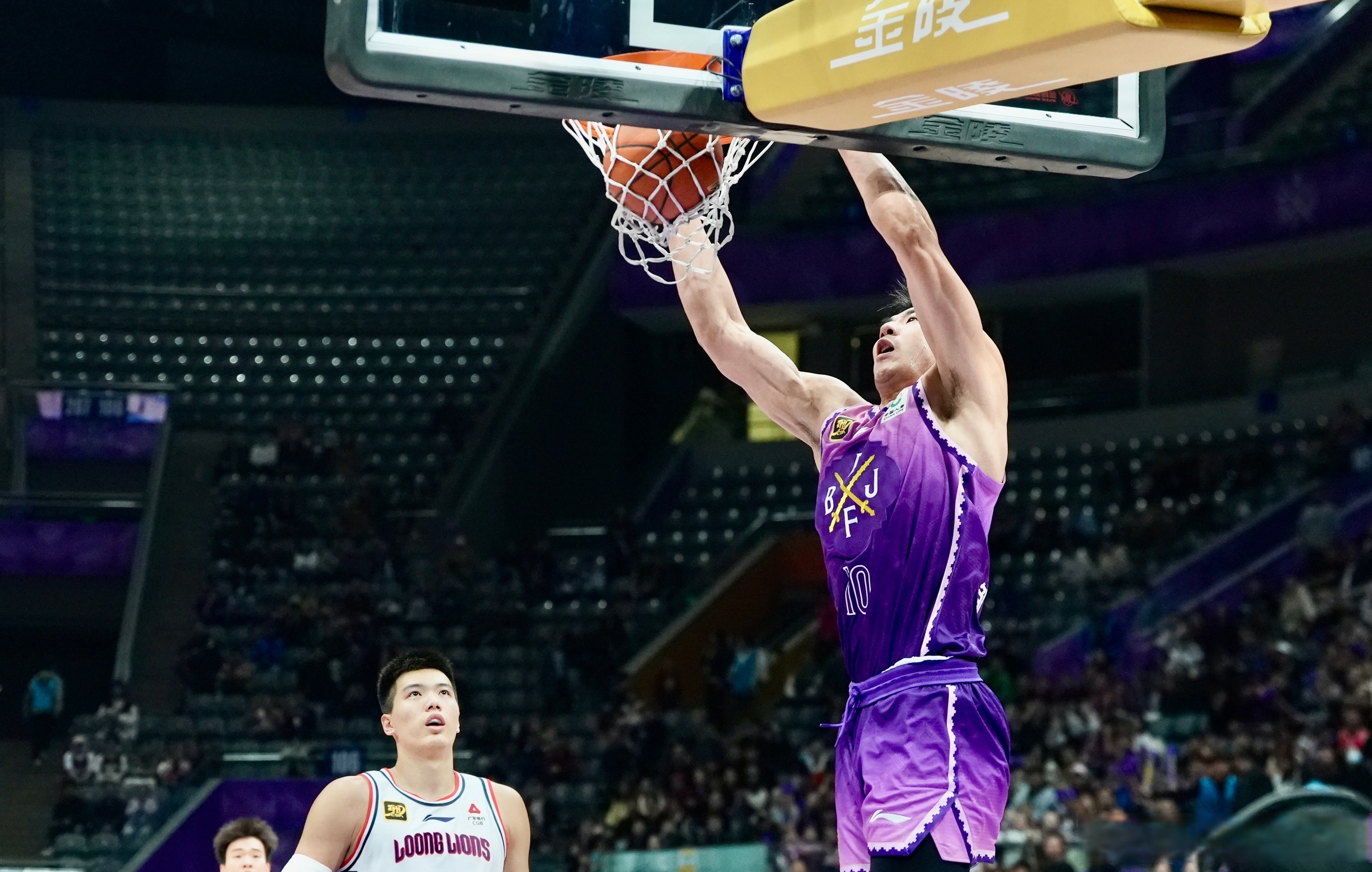 星空体育登录入口-包含控卫突破困局，率领球队逆转胜利的词条