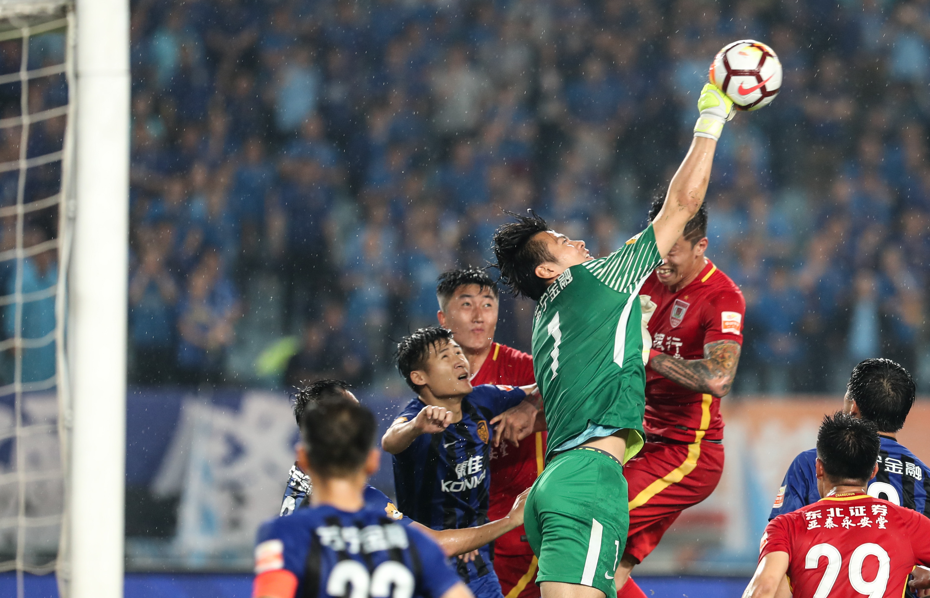 星空体育亚洲官网-江苏苏宁球员伤愈复出，重新加入球队训练的简单介绍