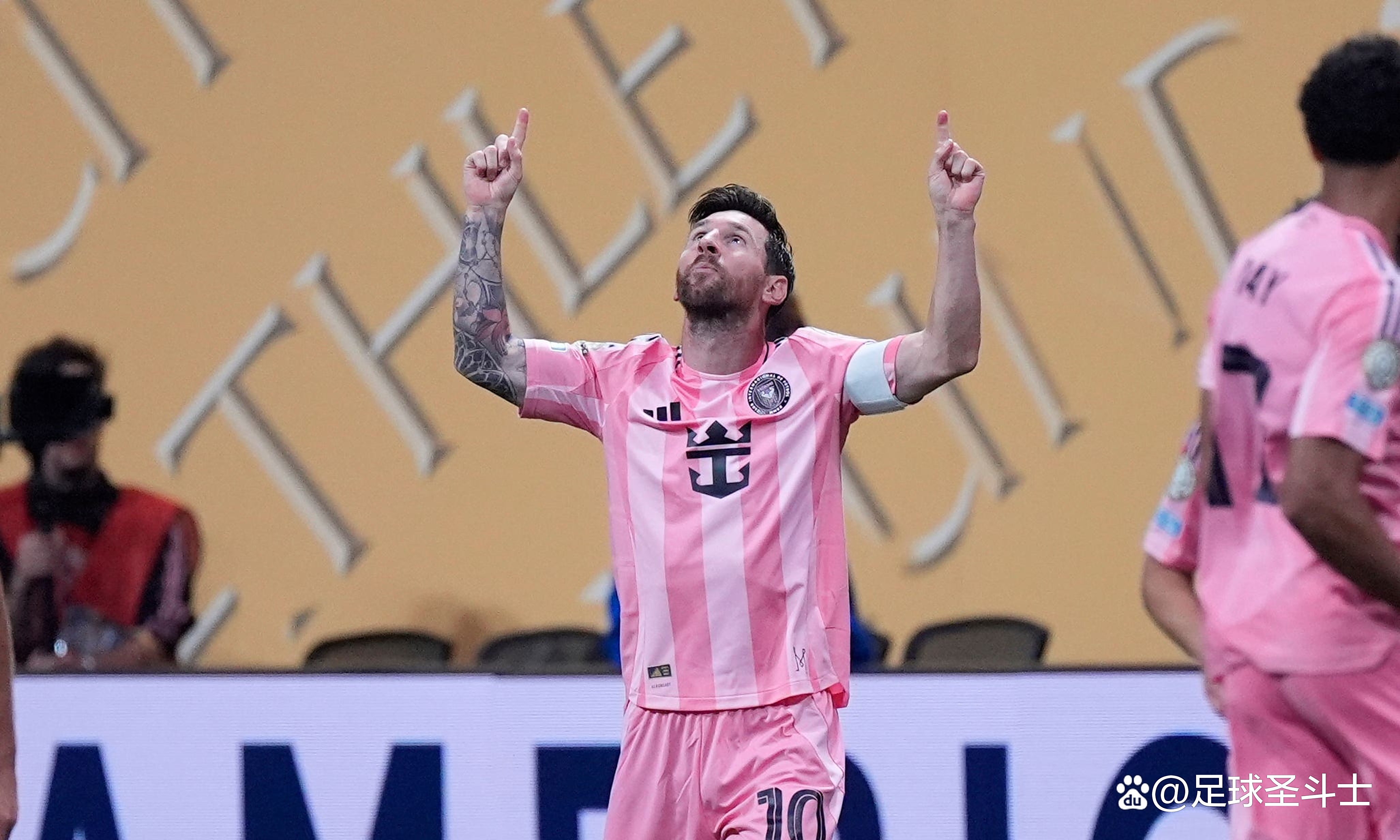 足球舞台上的冷门战役,让观众看到不同的风采 足球舞台上的冷门战役,让观众看到不同的风采