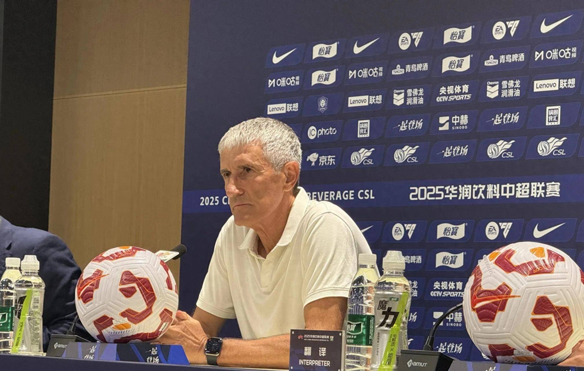 教练战术失误导致失利,球队士气低迷难以挽回 教练战术失误导致失利,球队士气低迷难以挽回