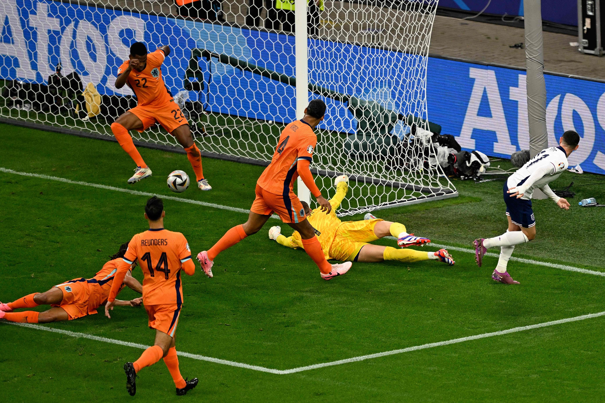 瑞典破英格兰球门,赢得一场惊险胜利 瑞典破英格兰球门,赢得一场惊险胜利