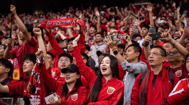 足球赛事营销引人注目，球迷争相追捧