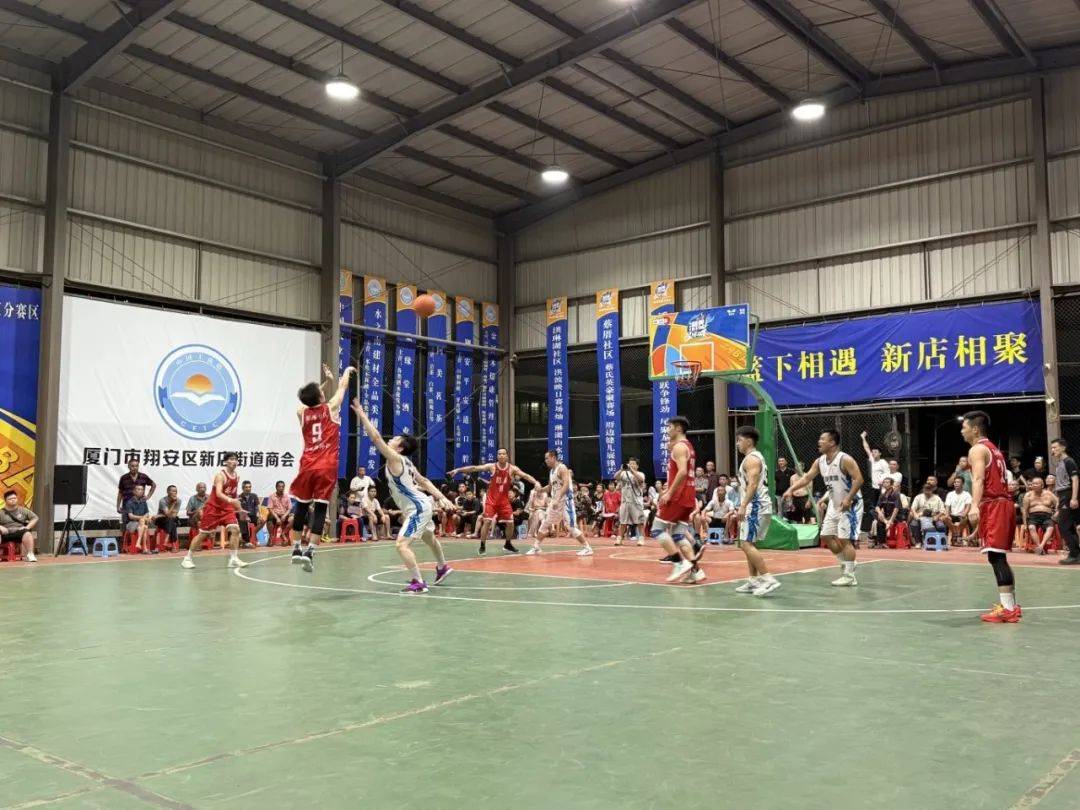 精彩对抗中球队实力尽显,角逐激烈 精彩对抗中球队实力尽显,角逐激烈