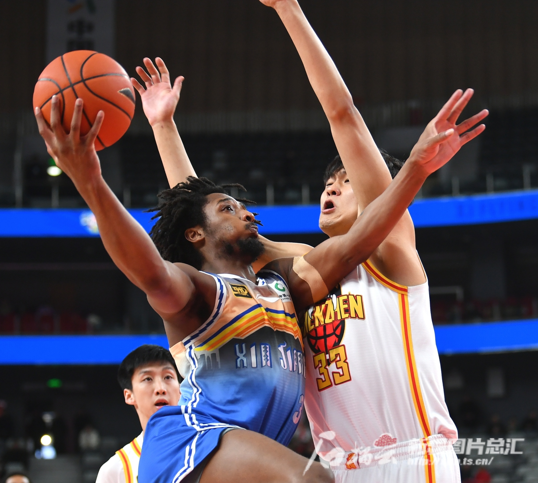 关于深圳男篮在客场击败陕西队，赢得信心的信息