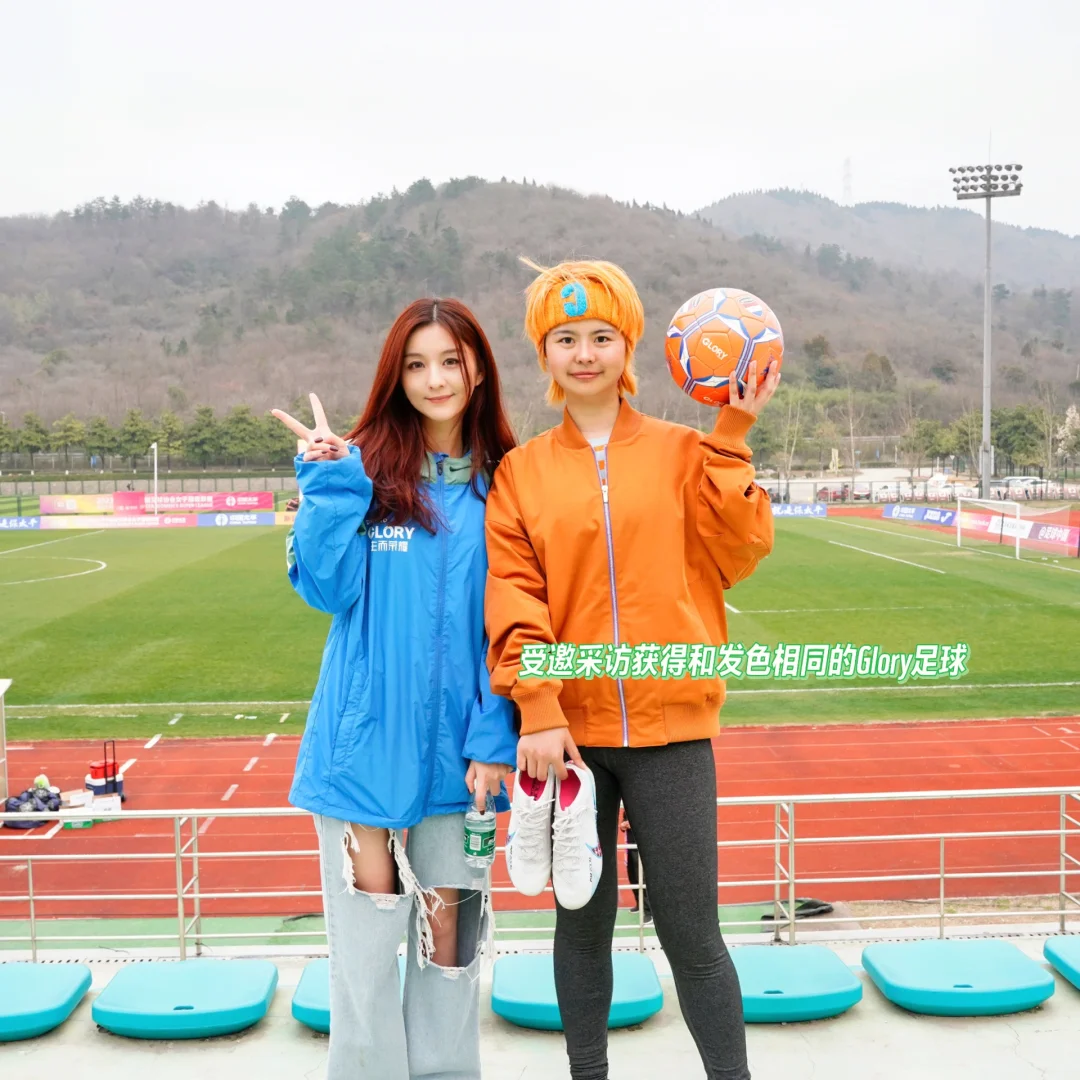 星空体育馆-足球场上，女运动员们展现专业素养