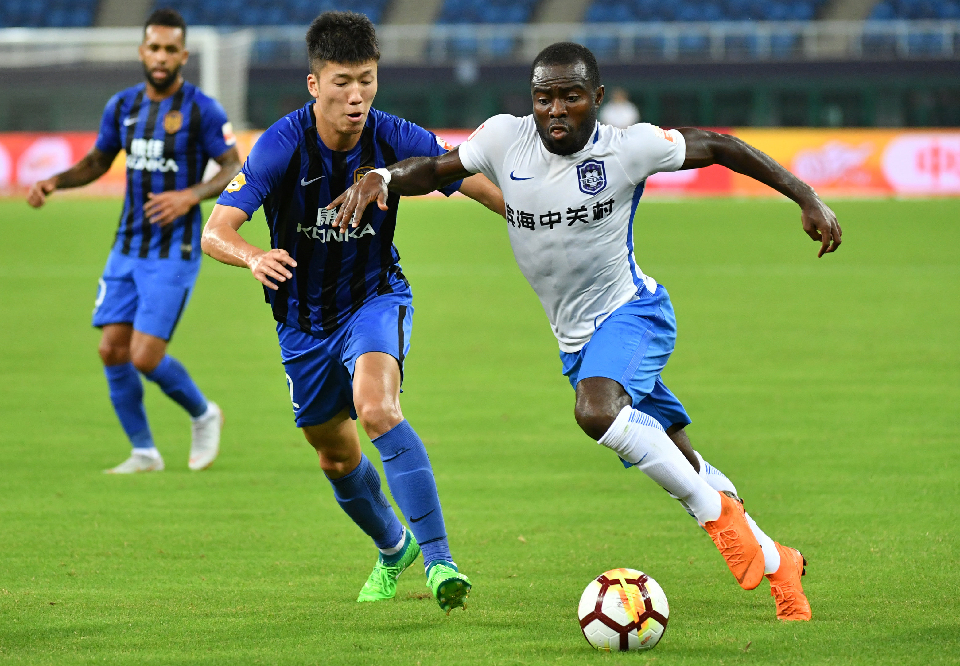 江苏苏宁主场不敌天津泰达,遭遇失利 江苏苏宁主场不敌天津泰达,遭遇失利