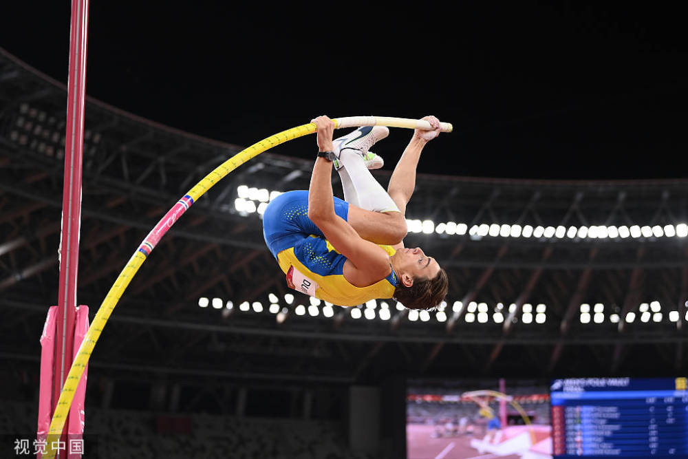 星空体育登录入口-巴西选手在举重比赛中获得铜牌