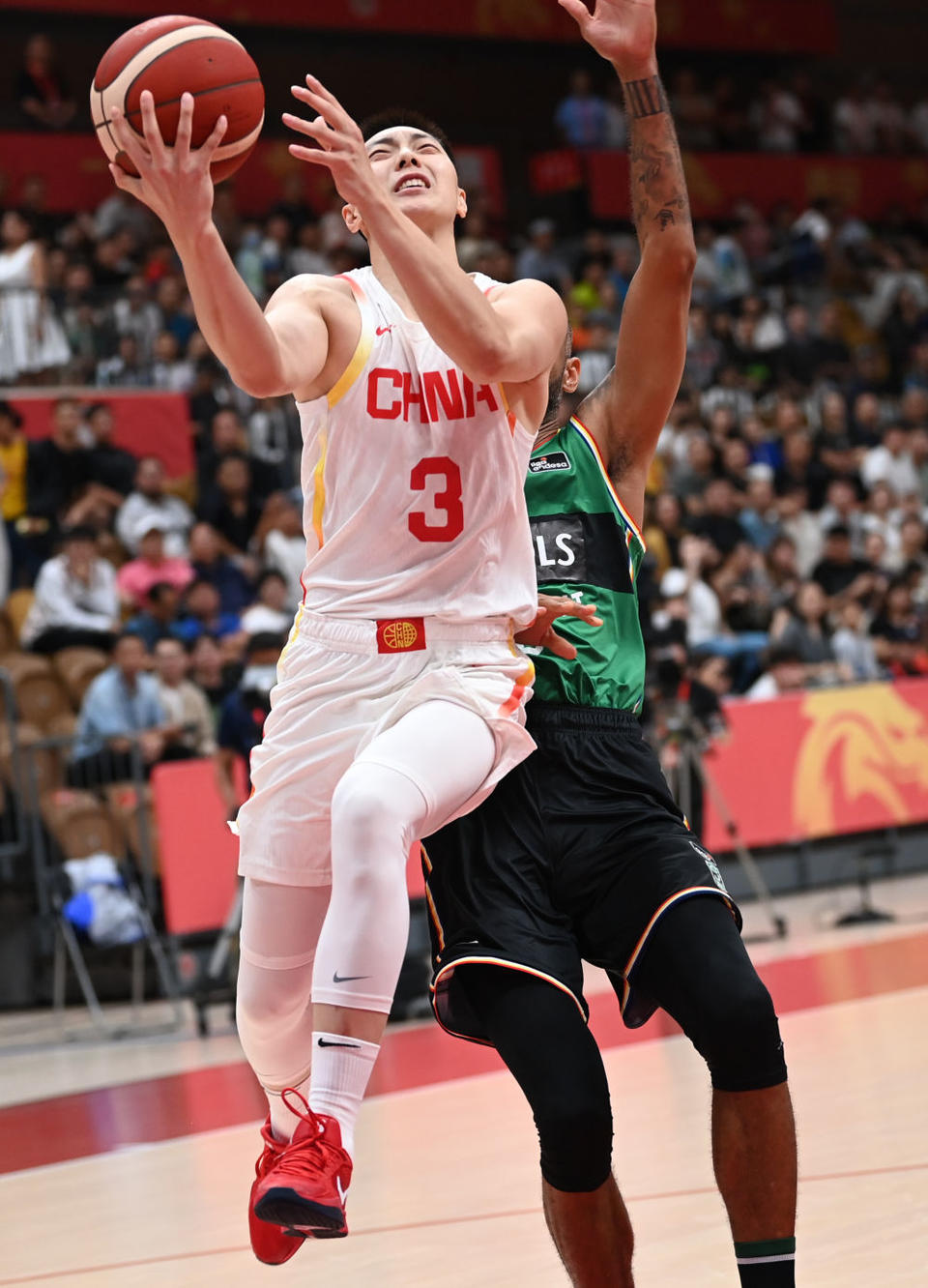 星空体育登录-马刺对阵中国男篮，比赛过程惊心动魄