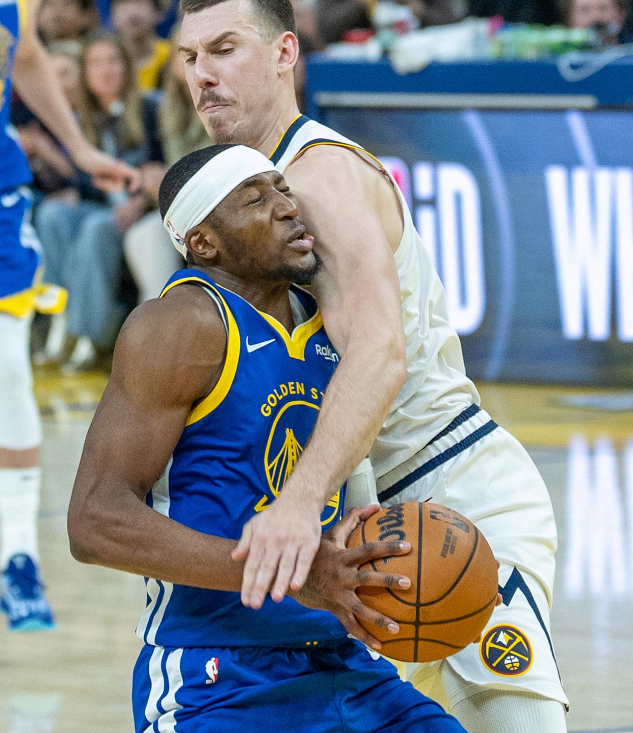 勇士击败掘金,继续领先 勇士击败掘金,继续领先