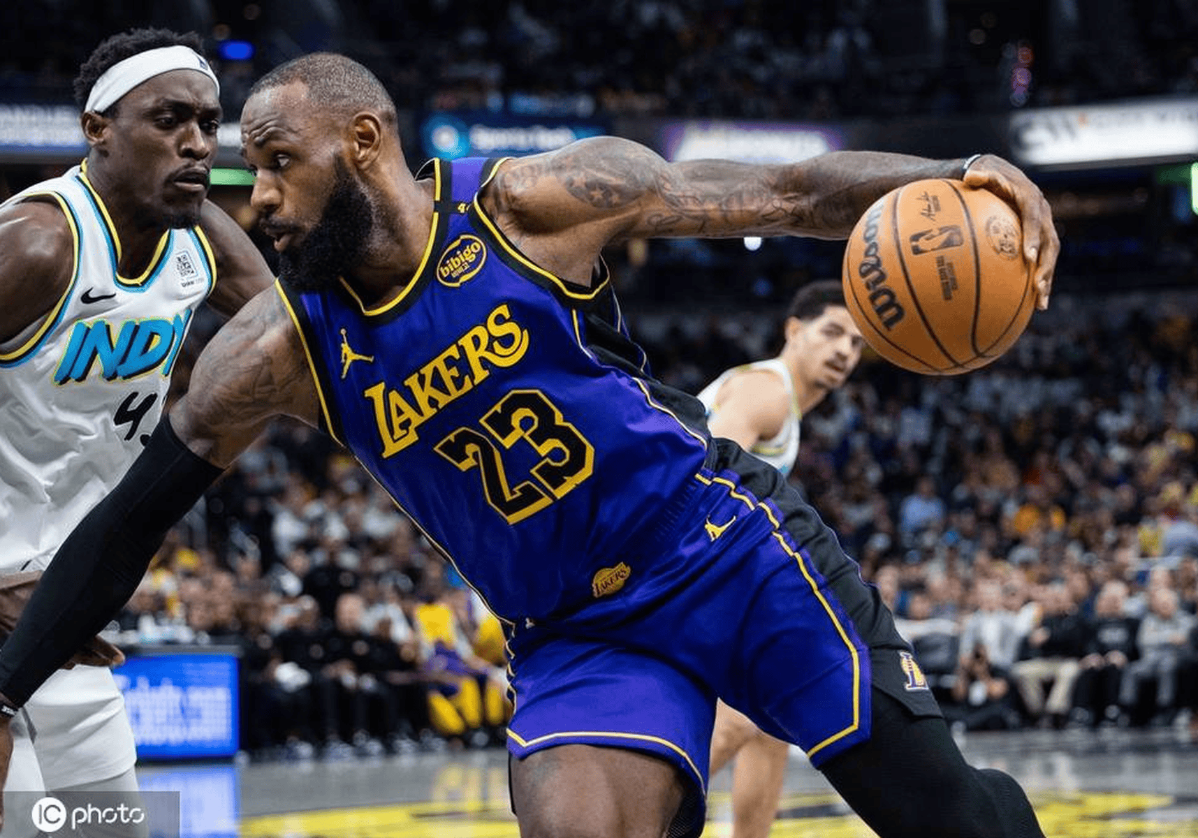 星空体育在线-包含湖人客场逆转雄鹿，詹姆斯压哨绝杀的词条