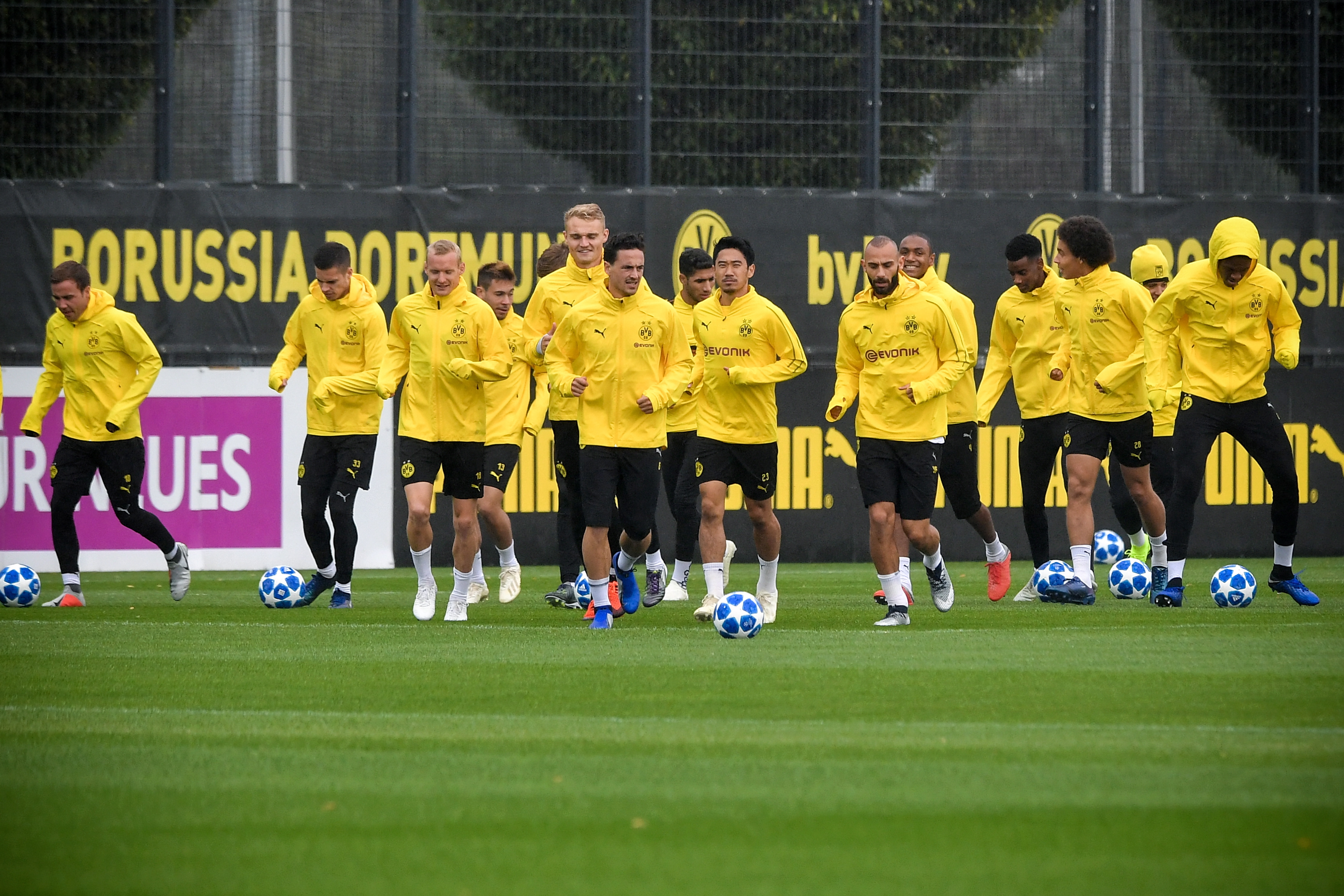 包含多特蒙德全力备战下一场比赛的词条