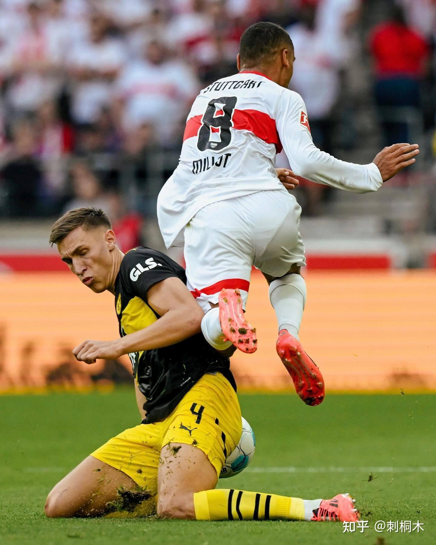 包含多特蒙德全力备战下一场比赛的词条