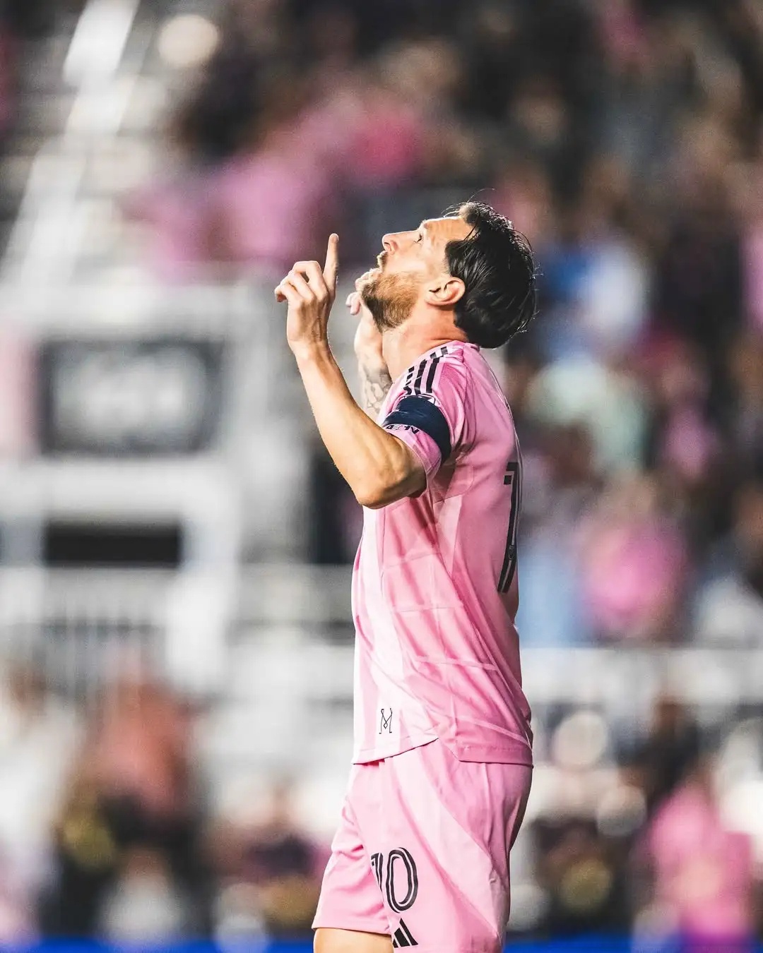 关于梅西帽子戏法：巴萨大胜皇家马德里的信息