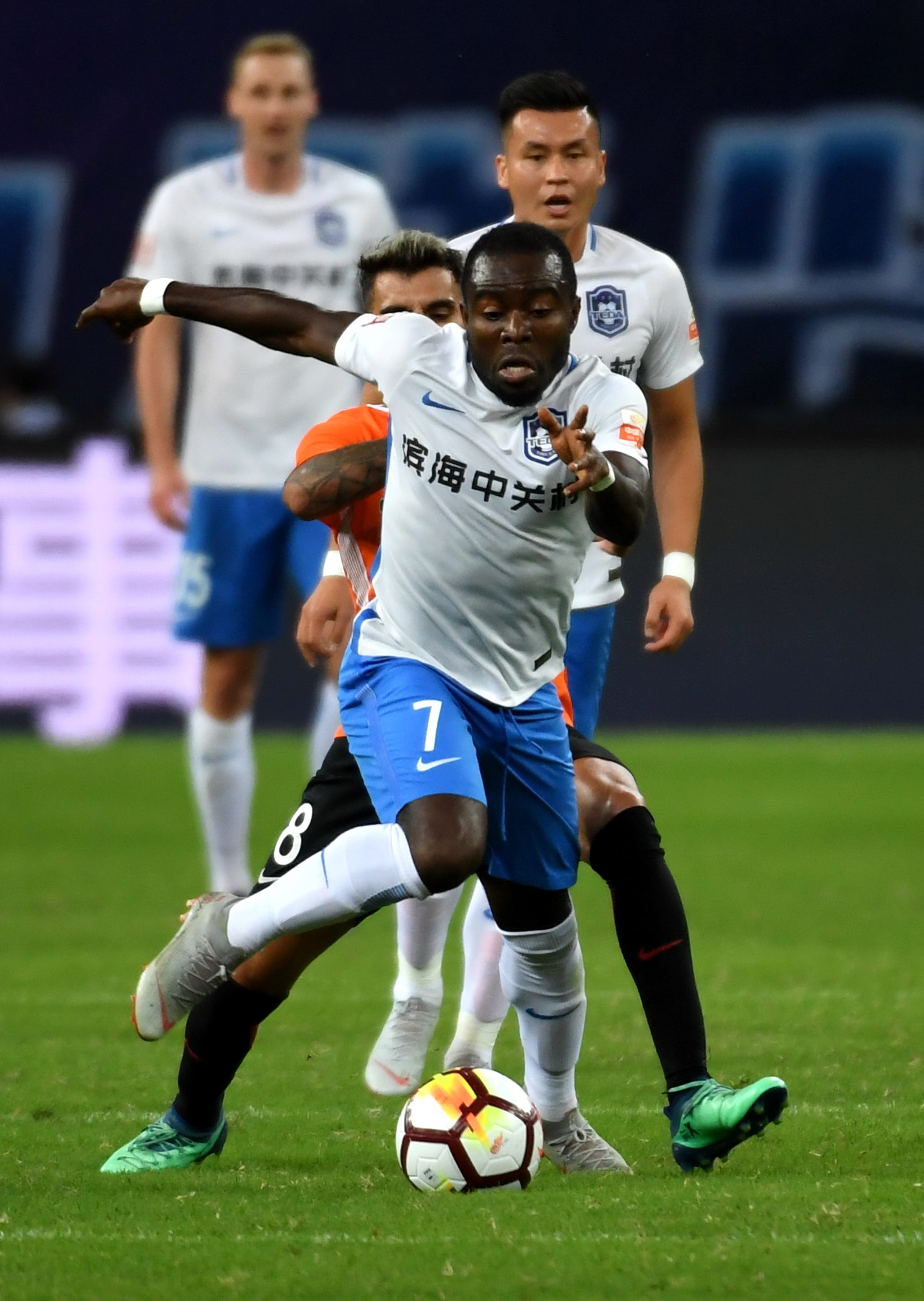 星空体育亚洲官网-天津泰达队再次登顶，震惊全场